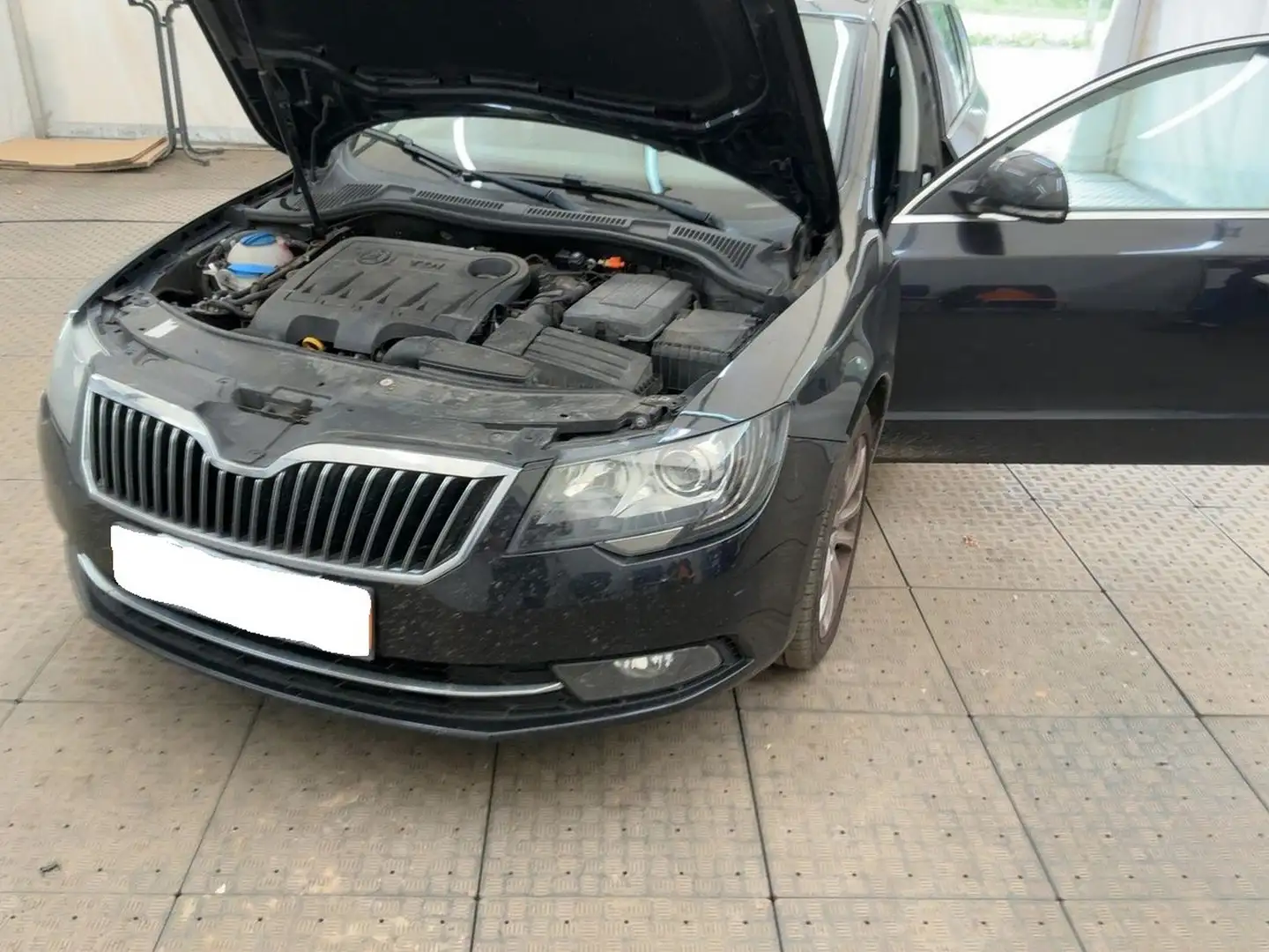 Skoda Superb Superb Combi 2.0 TDI Green tec DSG Best Of Schwarz - 2