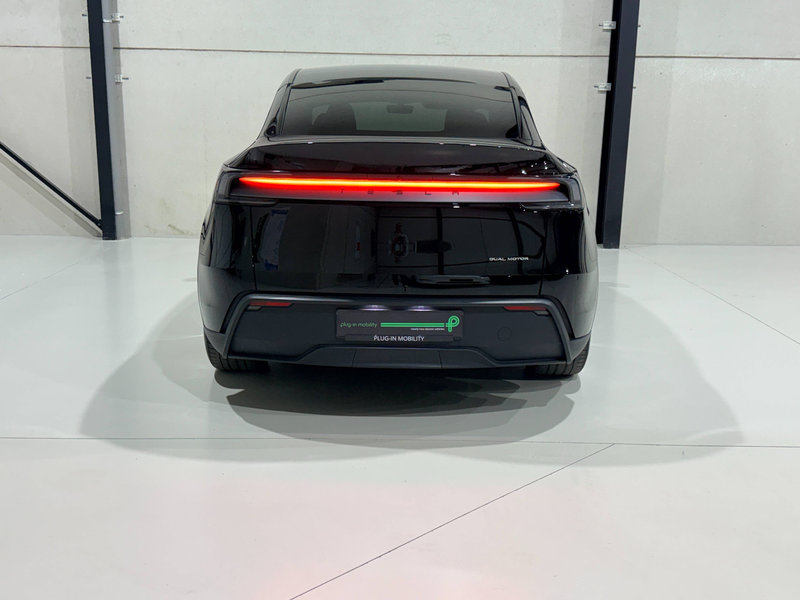 Tesla Model Y Model Y 83.1 kWh Long Range AWD — photo 9