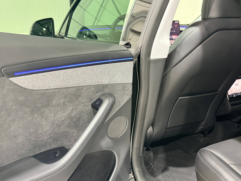 Tesla Model Y Model Y 83.1 kWh Long Range AWD — photo 10