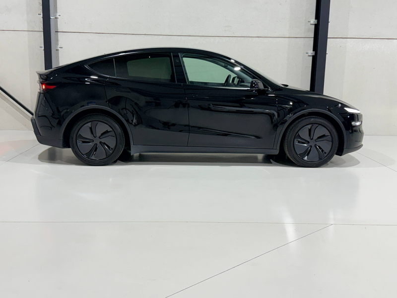 Tesla Model Y Model Y 83.1 kWh Long Range AWD — photo 14