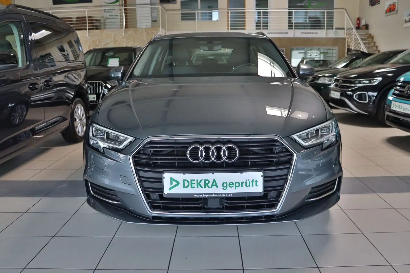 Audi A3 Sportback 30 g-tron design Grijs - 2