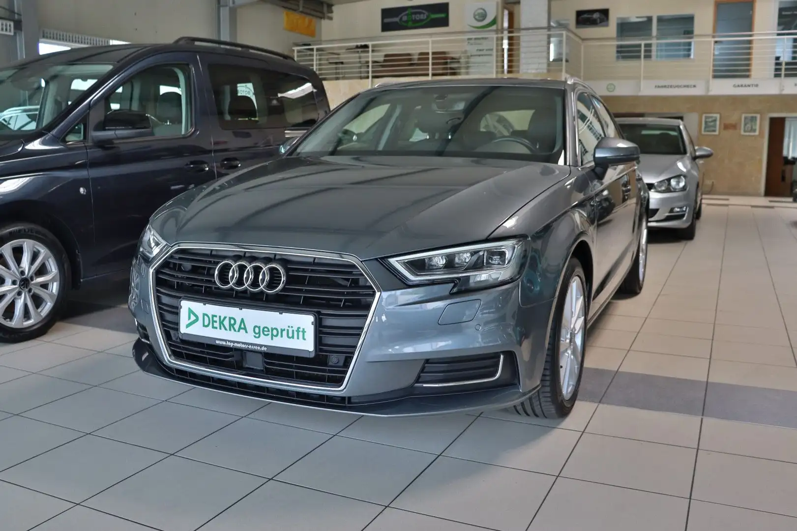 Audi A3 Sportback 30 g-tron design Grijs - 1