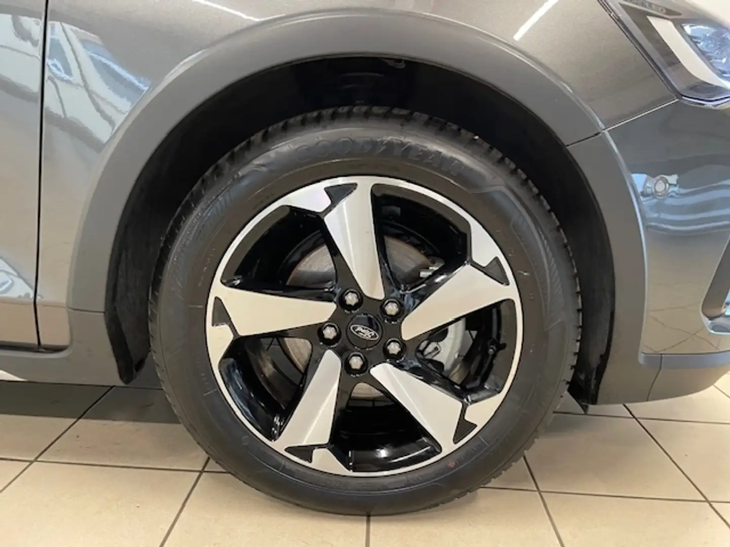 Ford Focus Turnier Active X PANO Tempomat Kamera LED Gris - 2