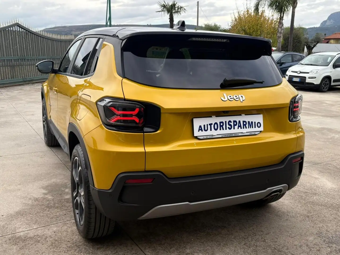 Jeep Avenger Avenger 1.2 turbo Summit 100cv Oro - 2