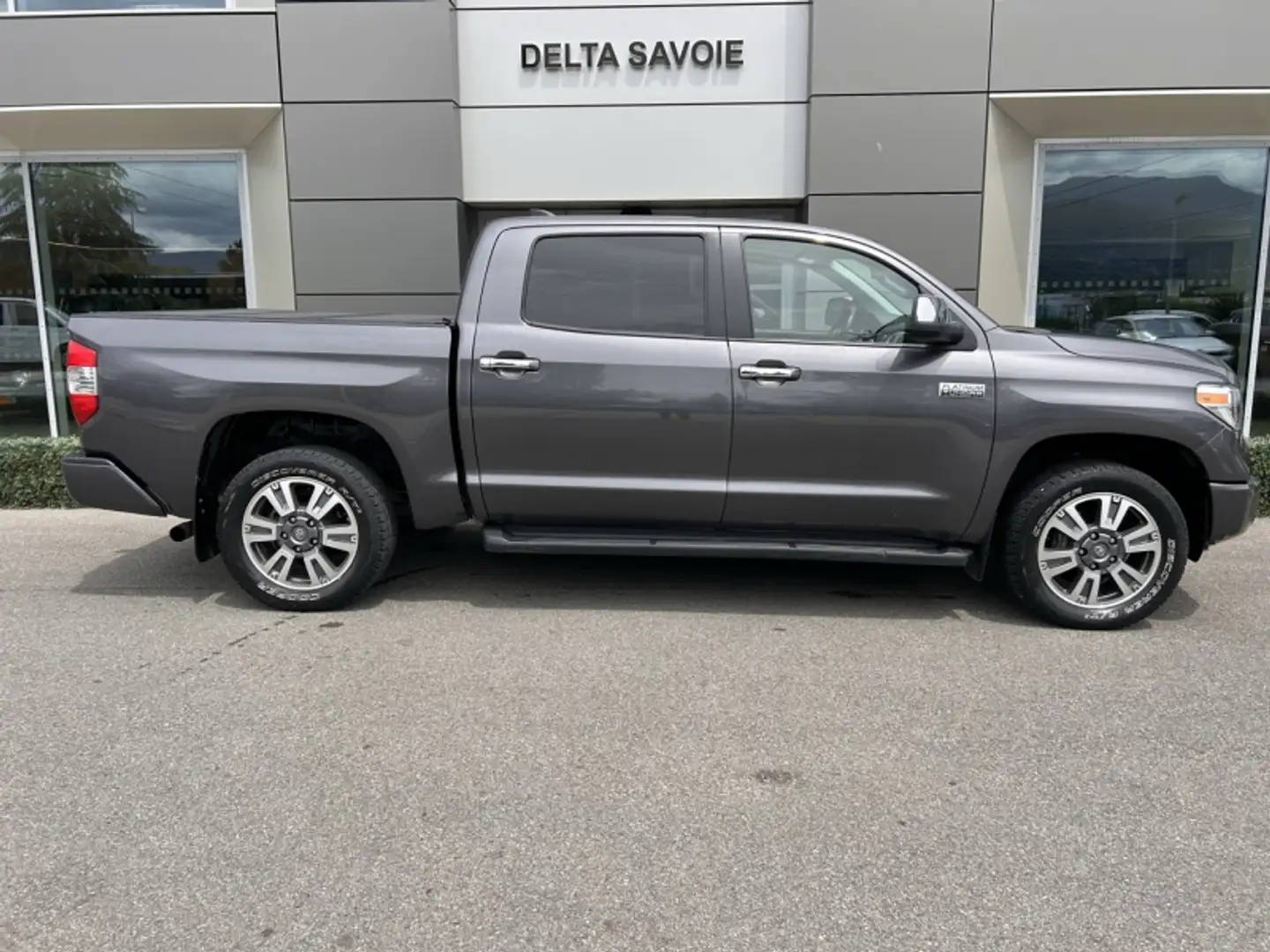 Toyota Tundra PLATINIUM Szary - 2