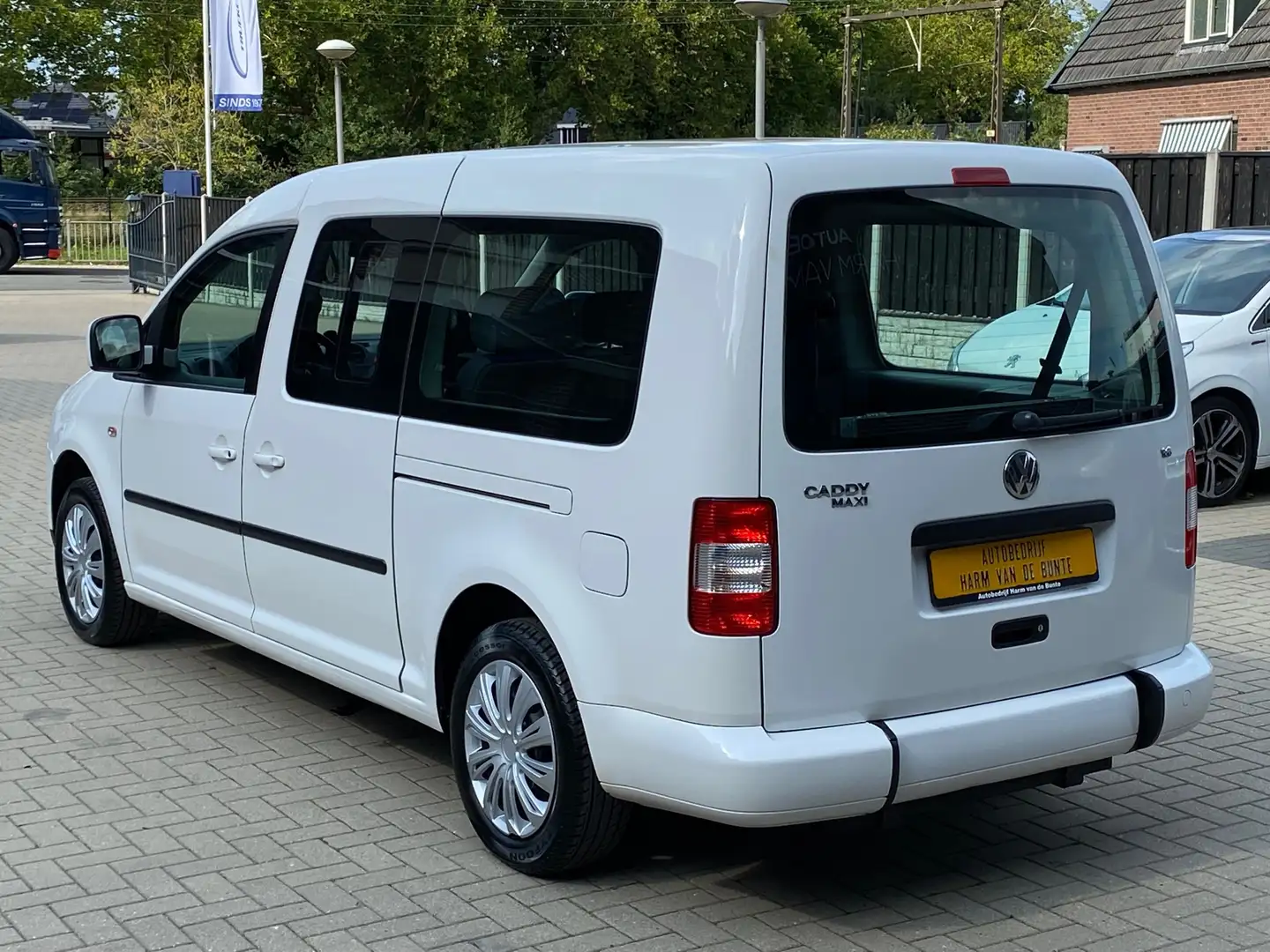 Volkswagen Caddy Maxi 1.6 life 5p. 5+1 rolstoelauto rolstoel auto N Wit - 2