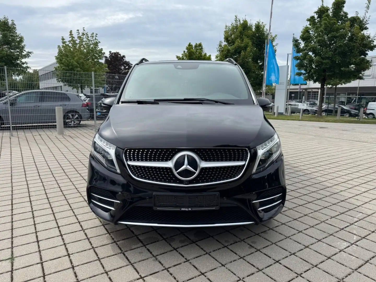 Mercedes-Benz V 300 Avnatgarde Edition , AMG-Line, Exklusive Black - 2