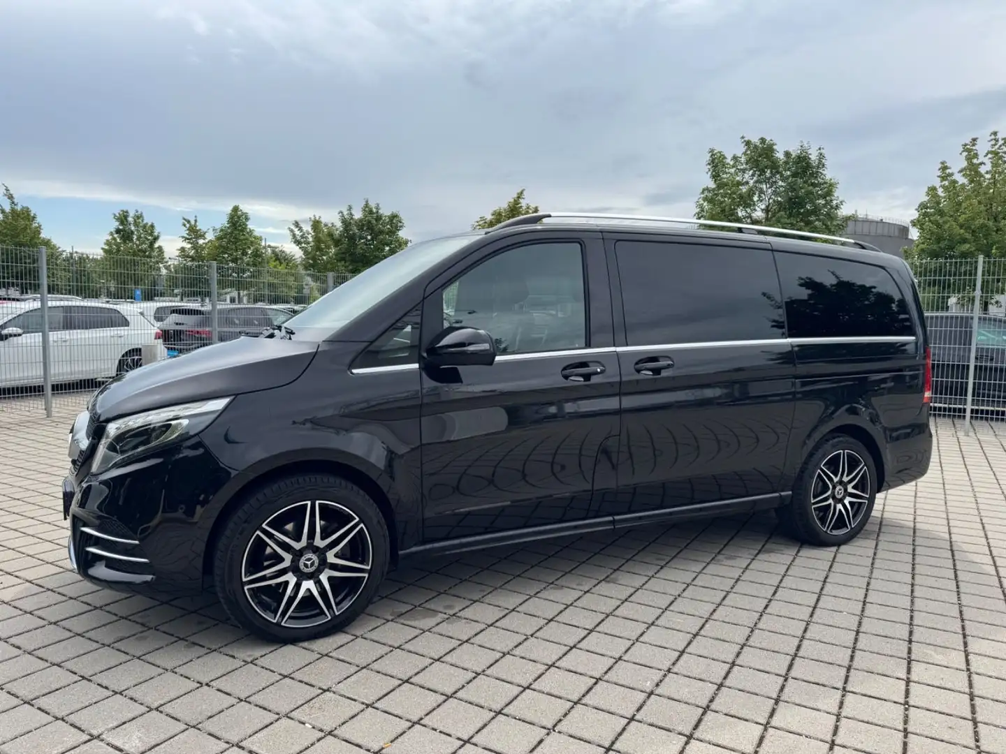 Mercedes-Benz V 300 Avnatgarde Edition , AMG-Line, Exklusive Black - 1