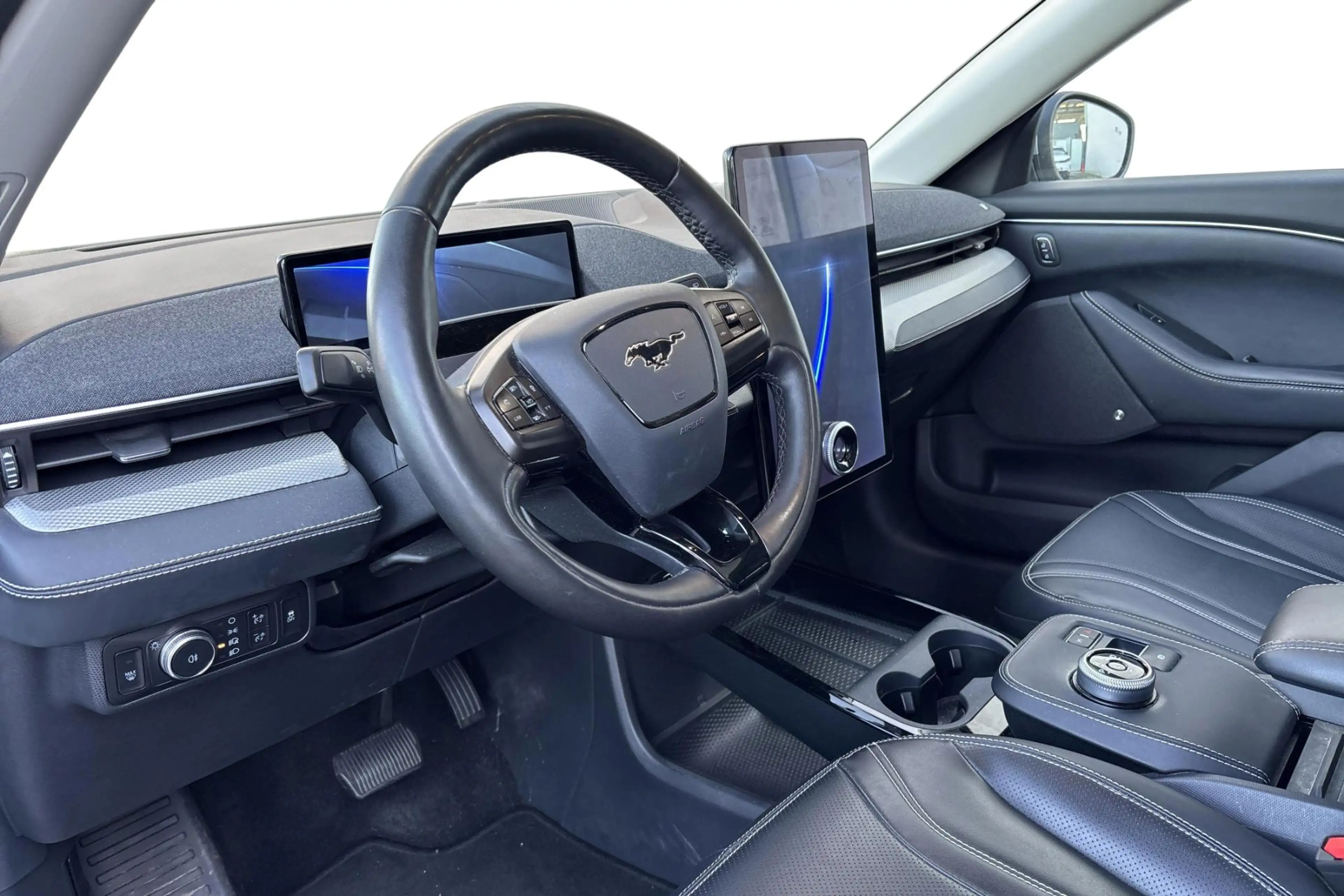 Ford Mustang Mach-E 99kWh 216kW Extended Range RWD — photo 10