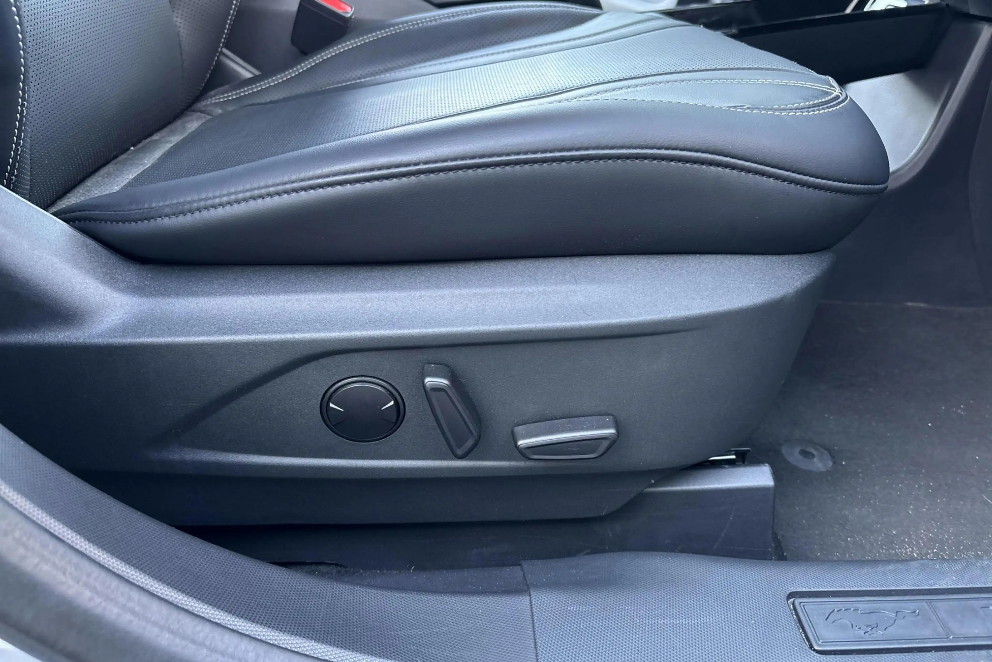 Ford Mustang Mach-E 99kWh 216kW Extended Range RWD — photo 18