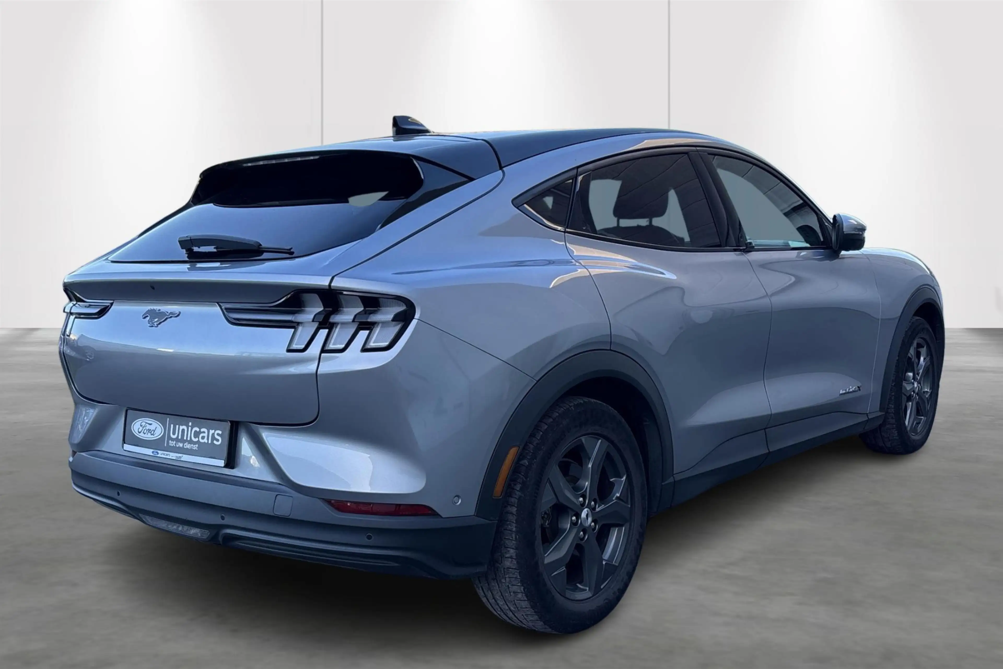 Ford Mustang Mach-E 99kWh 216kW Extended Range RWD — photo 2