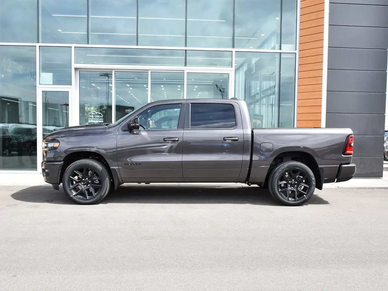 RAM 1500 снимка RAM 1500