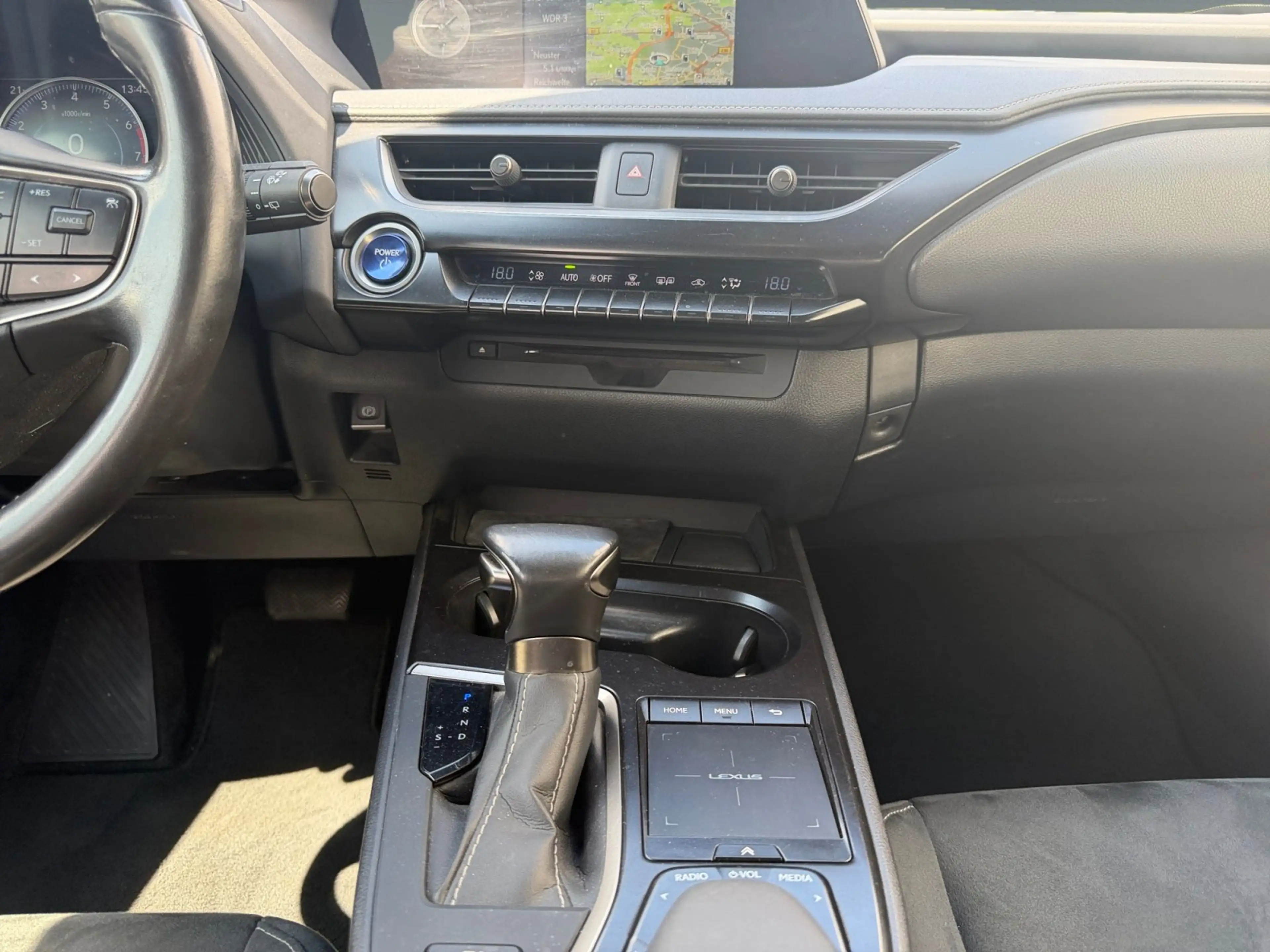 Lexus UX 250h UX 250 h 250h Business Edit. Line AUT+Kamera+ACC — photo 12