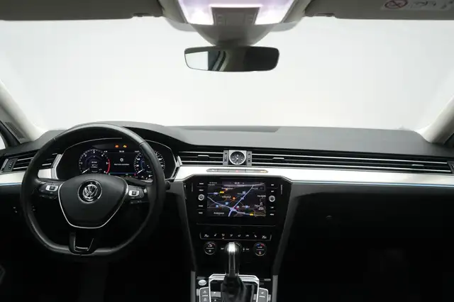 Volkswagen Passat view 14