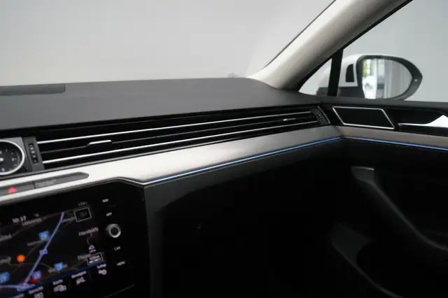 Volkswagen Passat view 23