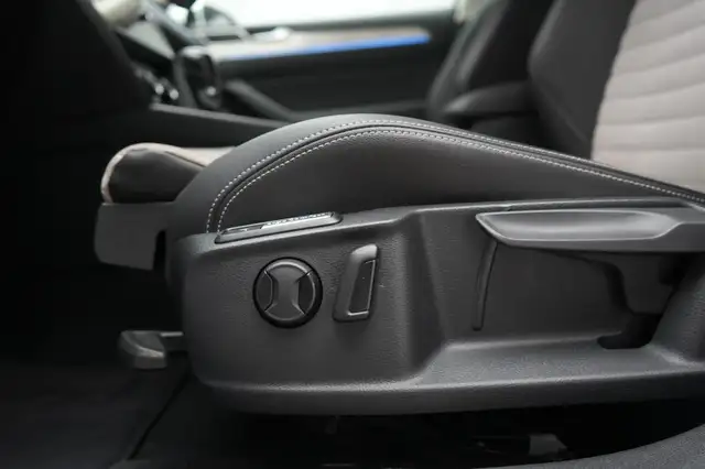 Volkswagen Passat view 28