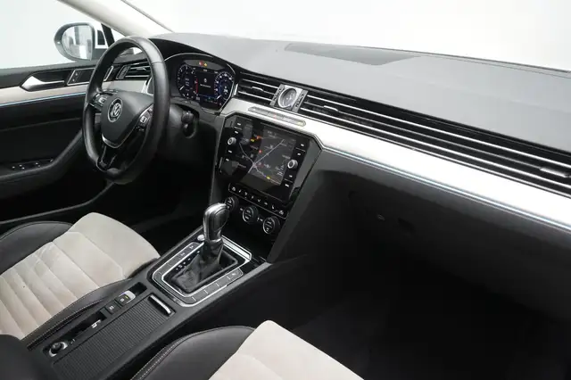 Volkswagen Passat view 7