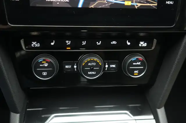Volkswagen Passat view 16