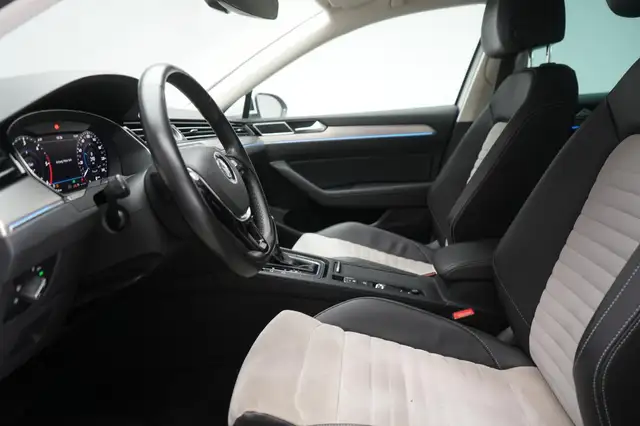 Volkswagen Passat view 9