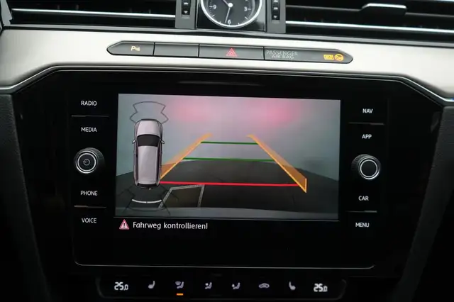 Volkswagen Passat view 15