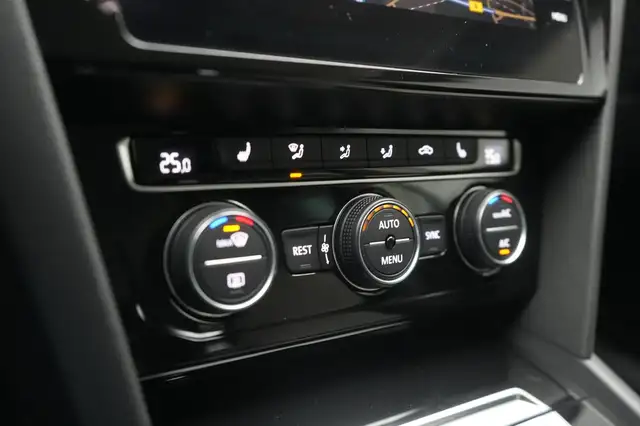 Volkswagen Passat view 17