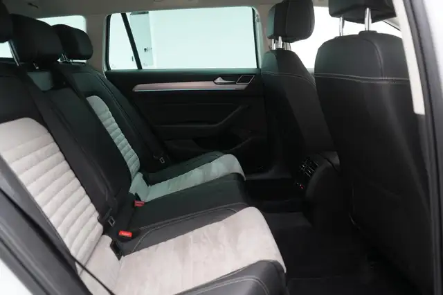 Volkswagen Passat view 8