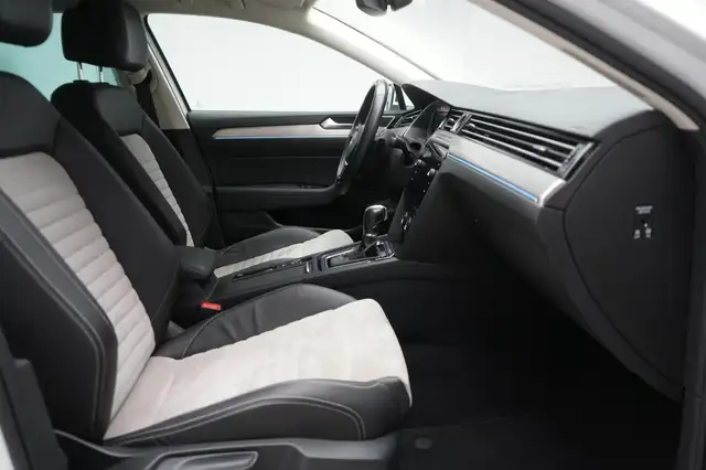 Volkswagen Passat view 6