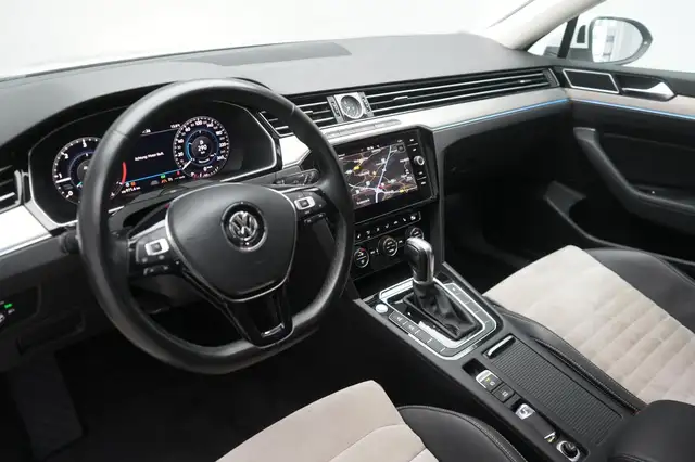 Volkswagen Passat view 12