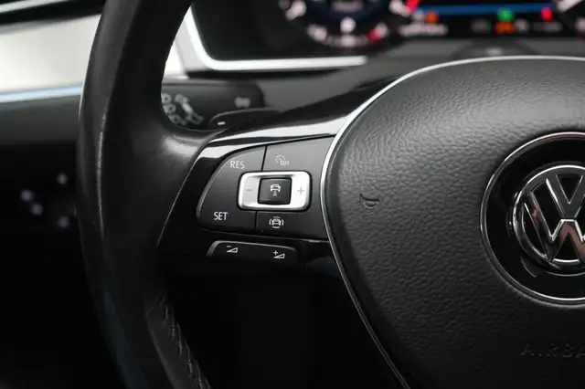 Volkswagen Passat view 20