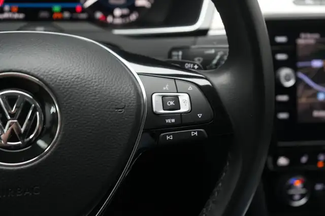 Volkswagen Passat view 19