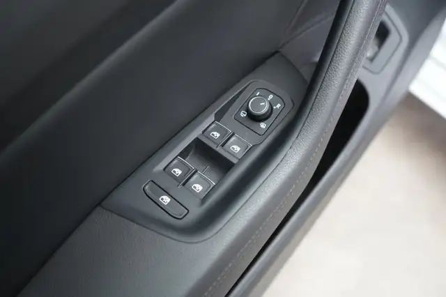 Volkswagen Passat view 26
