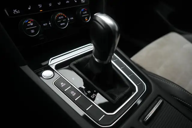 Volkswagen Passat view 18