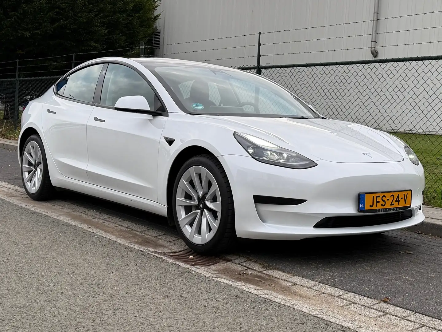 Tesla Model 3 Standard RWD Plus 60 kWh Enhanced Autopilot 19 inc Blanc - 2