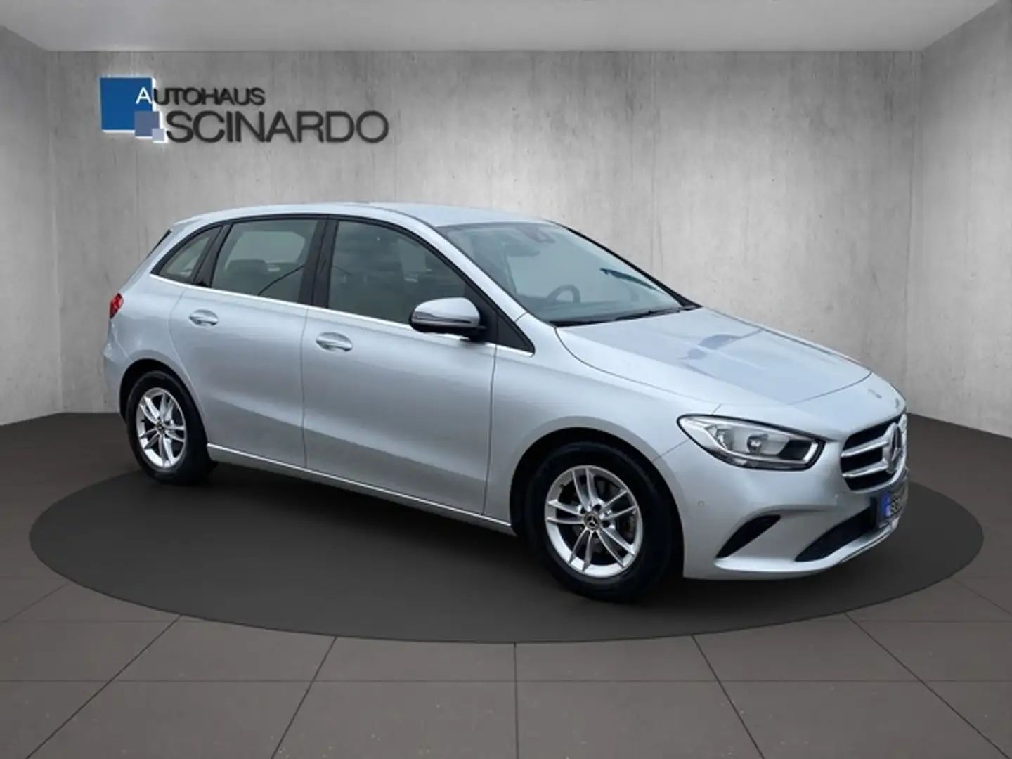 Mercedes-Benz B 180 d Style 7G-DCT *Navi**RFK*El.Heckklappe* Zilver - 2