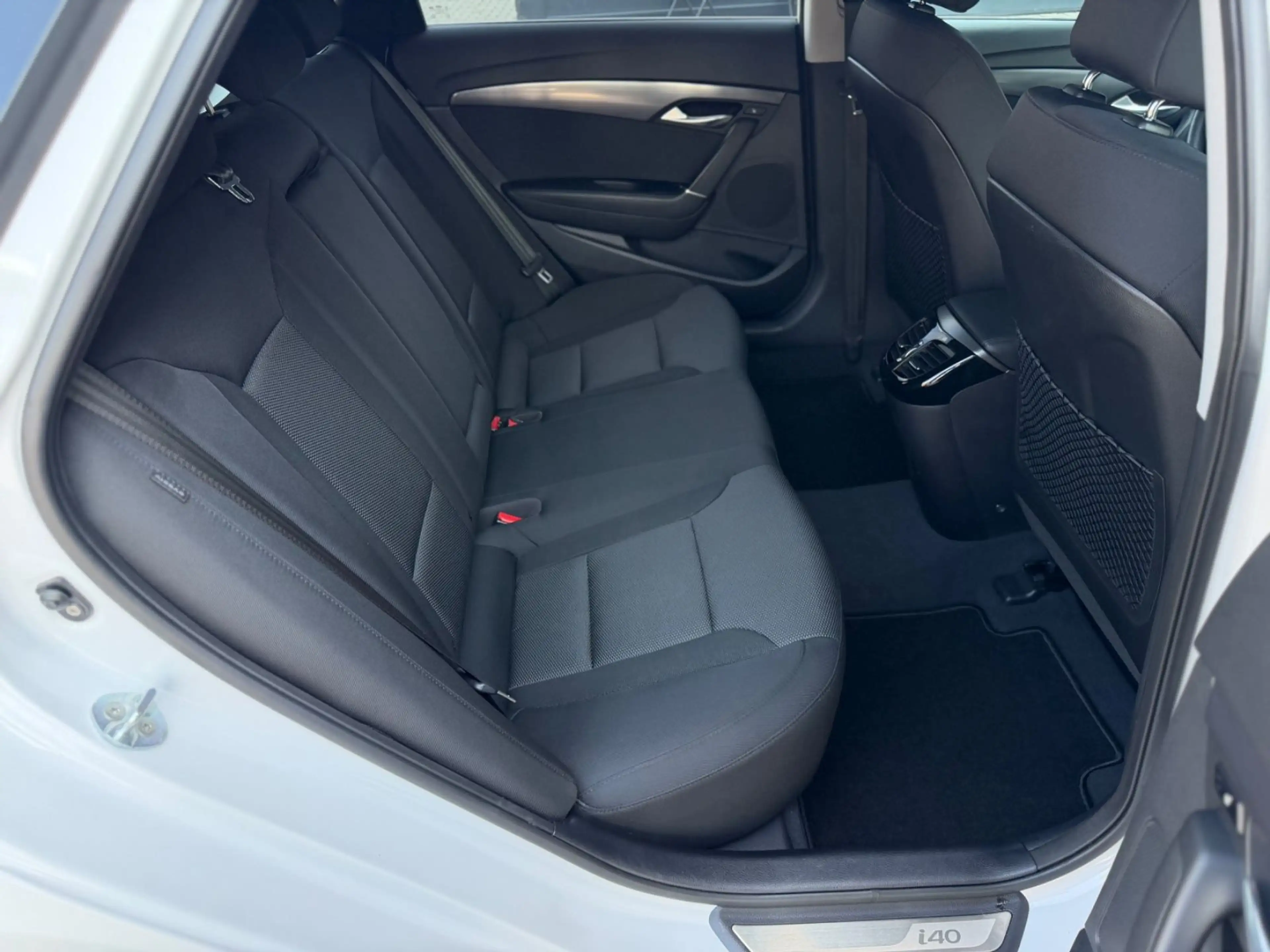 Hyundai i40 1,7 CRDi Style 4xSitzheizung CarPlay DAB AHK — photo 13