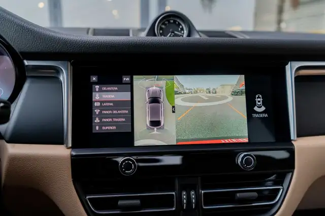 Porsche Macan view 13