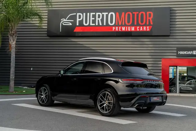 Porsche Macan view 4