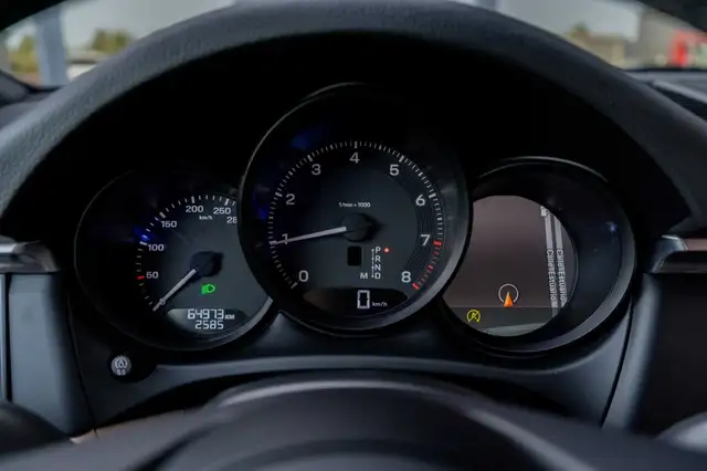 Porsche Macan view 11