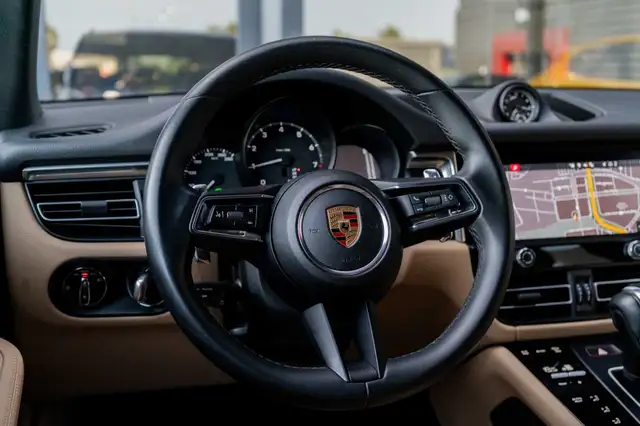 Porsche Macan view 10