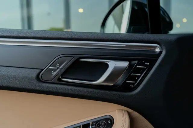 Porsche Macan view 9
