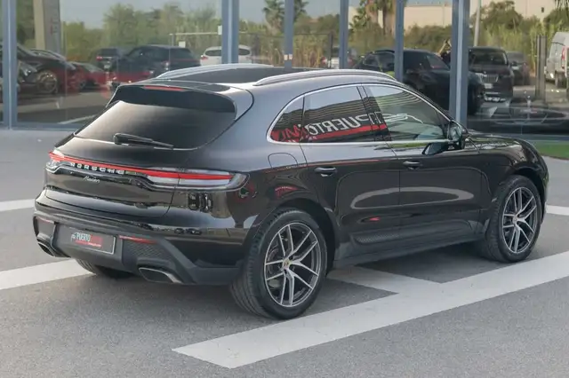 Porsche Macan view 6