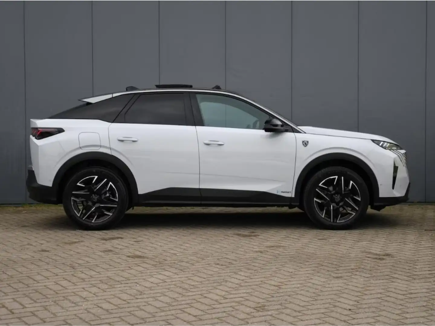Peugeot 3008 III 1.2 HYBRID 145 GT E-DCS6 TOIT OUVRANT / FOCAL Blanc - 2