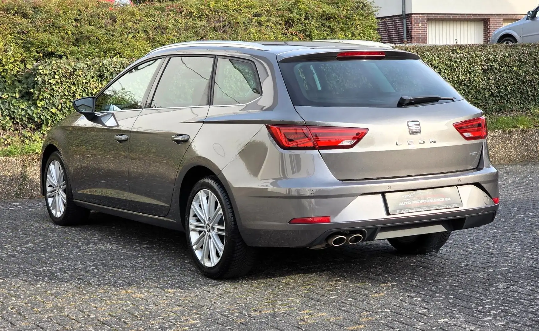 SEAT Leon XCELLENCE*LED*KESSY*NAVI*AMBIENTE*SOUNDSYSTEM*AS Grau - 2