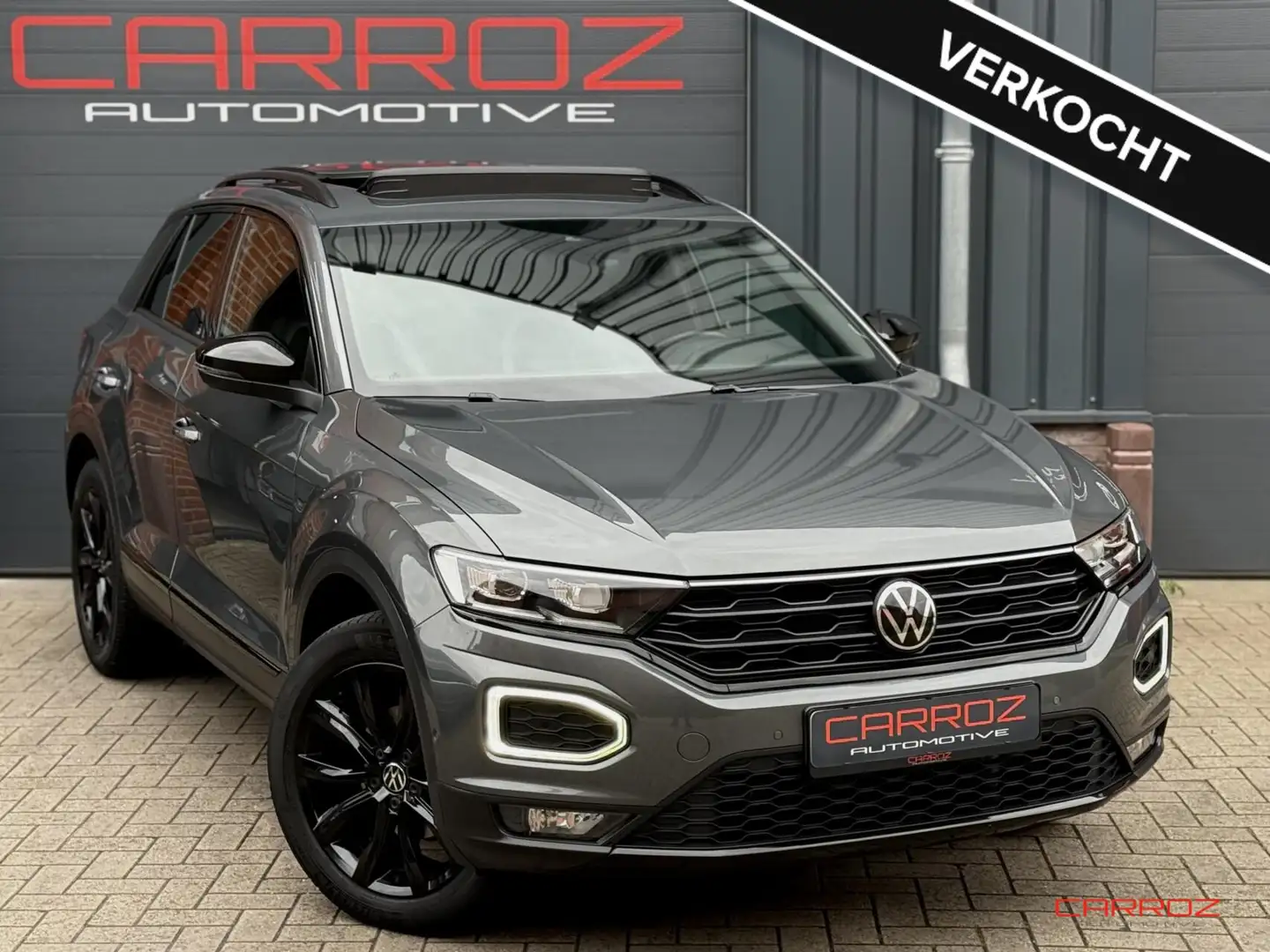 Volkswagen T-Roc 1.5 TSI Sport Business R Pano ACC Camera CarPlay A Grijs - 1