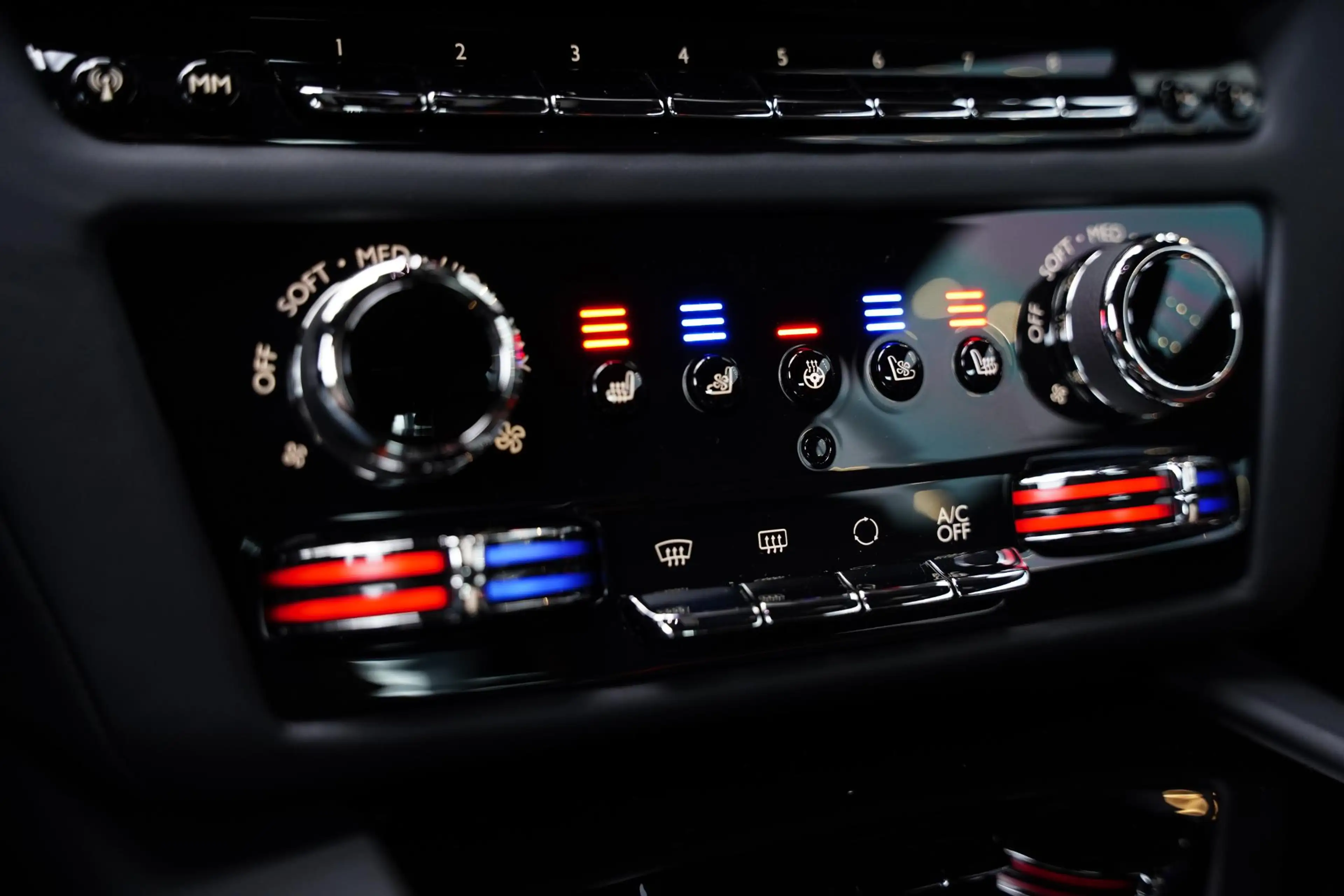 Rolls-Royce Spectre AWD — photo 15
