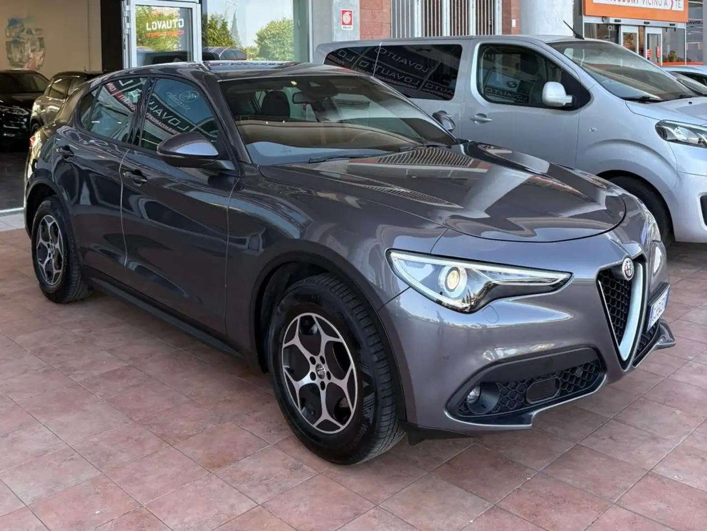 Alfa Romeo Stelvio Stelvio 2.2 t Business Q4 190cv auto Šedá - 2