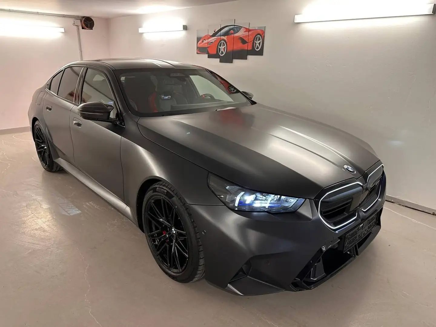 BMW M5 G90 Grau - 2