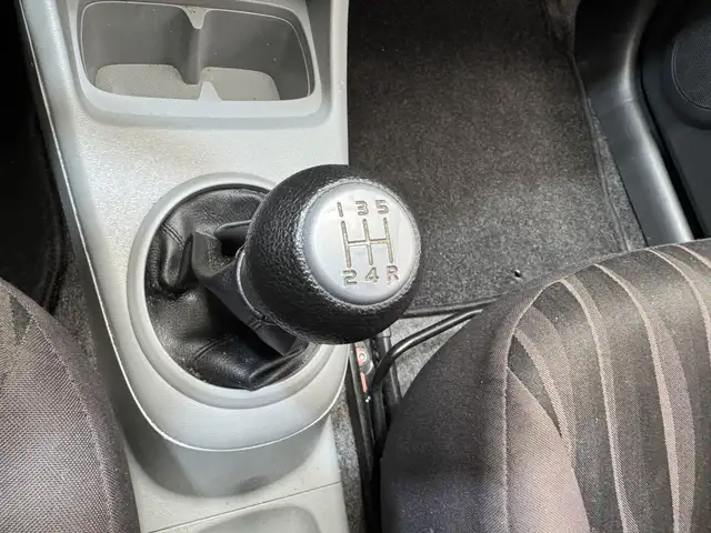 Nissan Pixo view 17