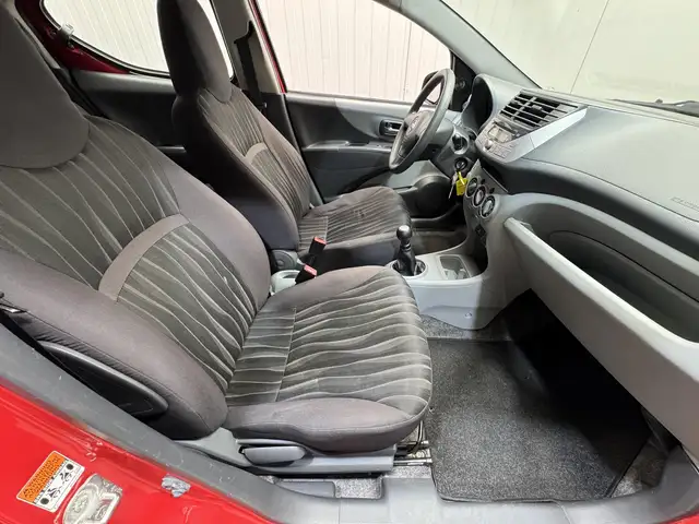 Nissan Pixo view 12