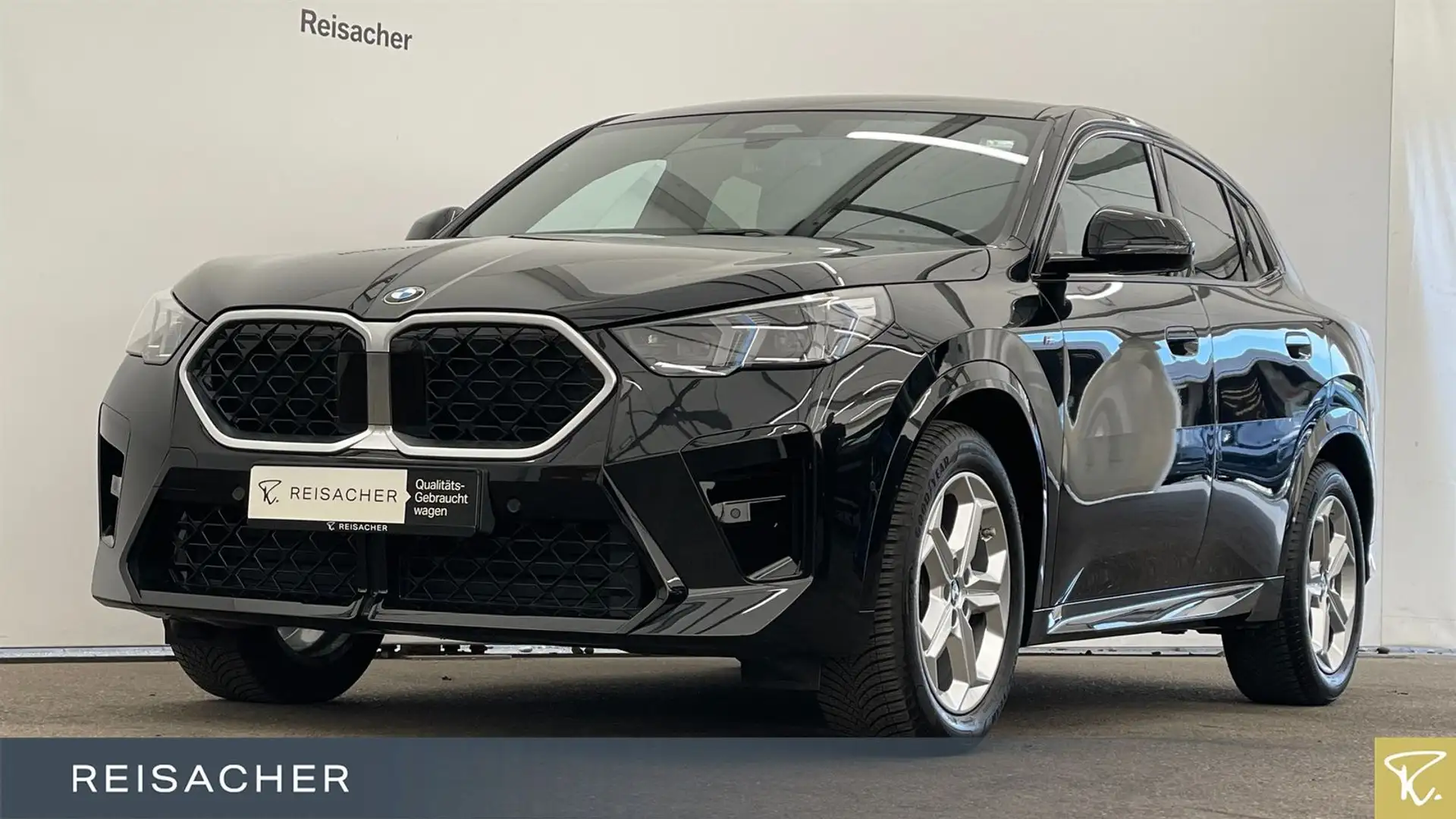 BMW X2 sDrive18d A M Sport AHK Pano RFK H&K SHZ 18" Zwart - 1